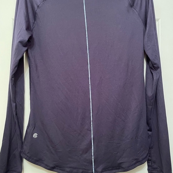 Women’s long sleeve activewear shirt with thumb holes - Picture 4 of 7